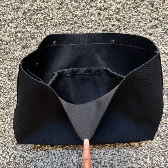 Cuyana Classic Structured Leather Tote with canvas insert - Picture 9 of 15